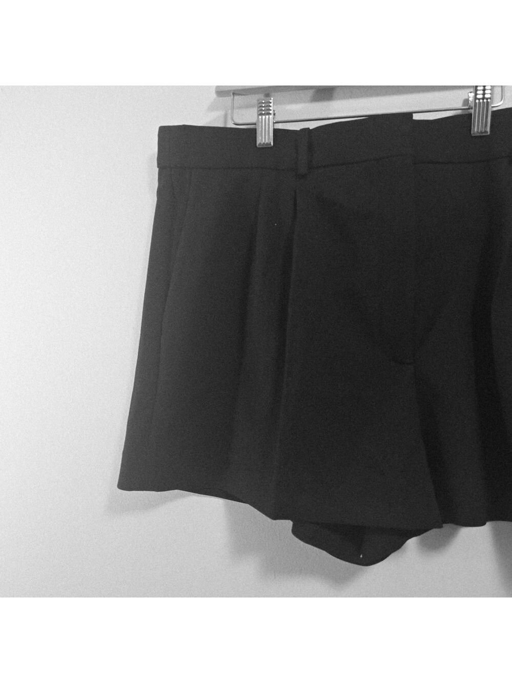 Aritzia Babaton Black High-Waist Tailored Shorts - Picture 4 of 8